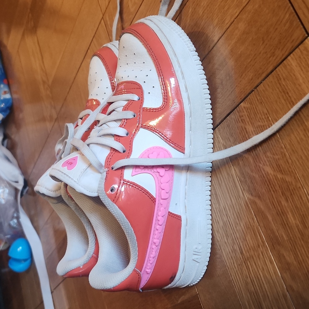 Girl air max limited edition. Women size 6